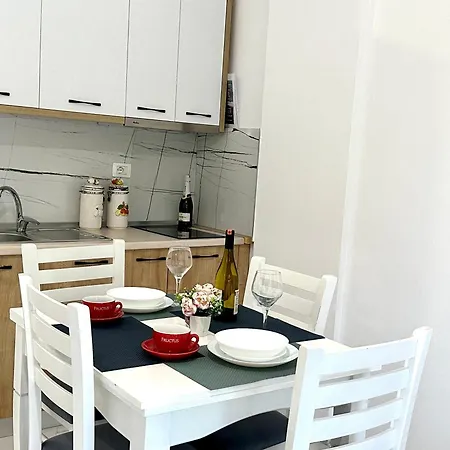 Shell 2 Apartamento Golem (Tirana)